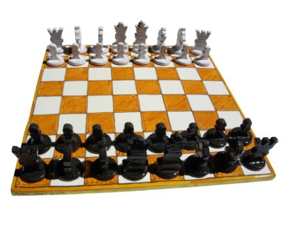 SCACCHIERA + DAMA dimensione base cm 38 di lato, 95 pezzi