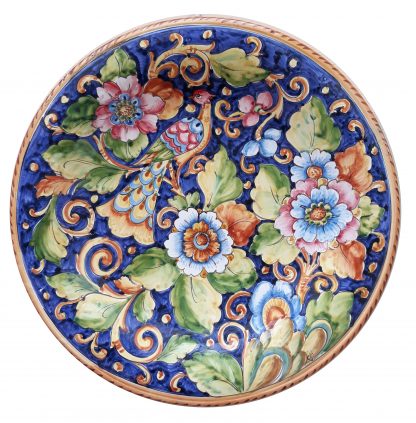 Piatto diametro cm 40 con PAVONE laterale e decorazione FLOREALE su fondo blu